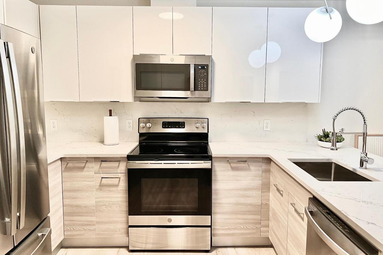 Modern 2 Bed Furnished Apartment In Quincy Kültér fotó