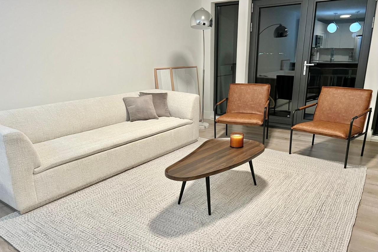 Modern 2 Bed Furnished Apartment In Quincy Kültér fotó
